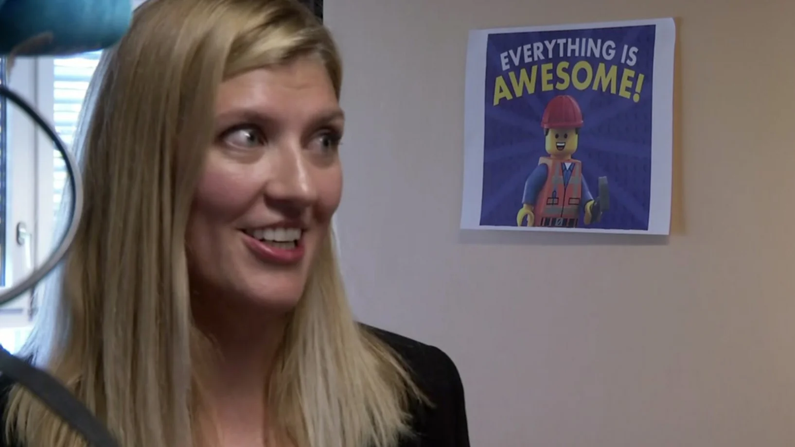 Beatrice Fihn am Freitag in Genf. Eben hat sie erfahren, dass ihre Organisation den Friedensnobelpreis gewonnen hat. (Foto: Keywtone/AP)