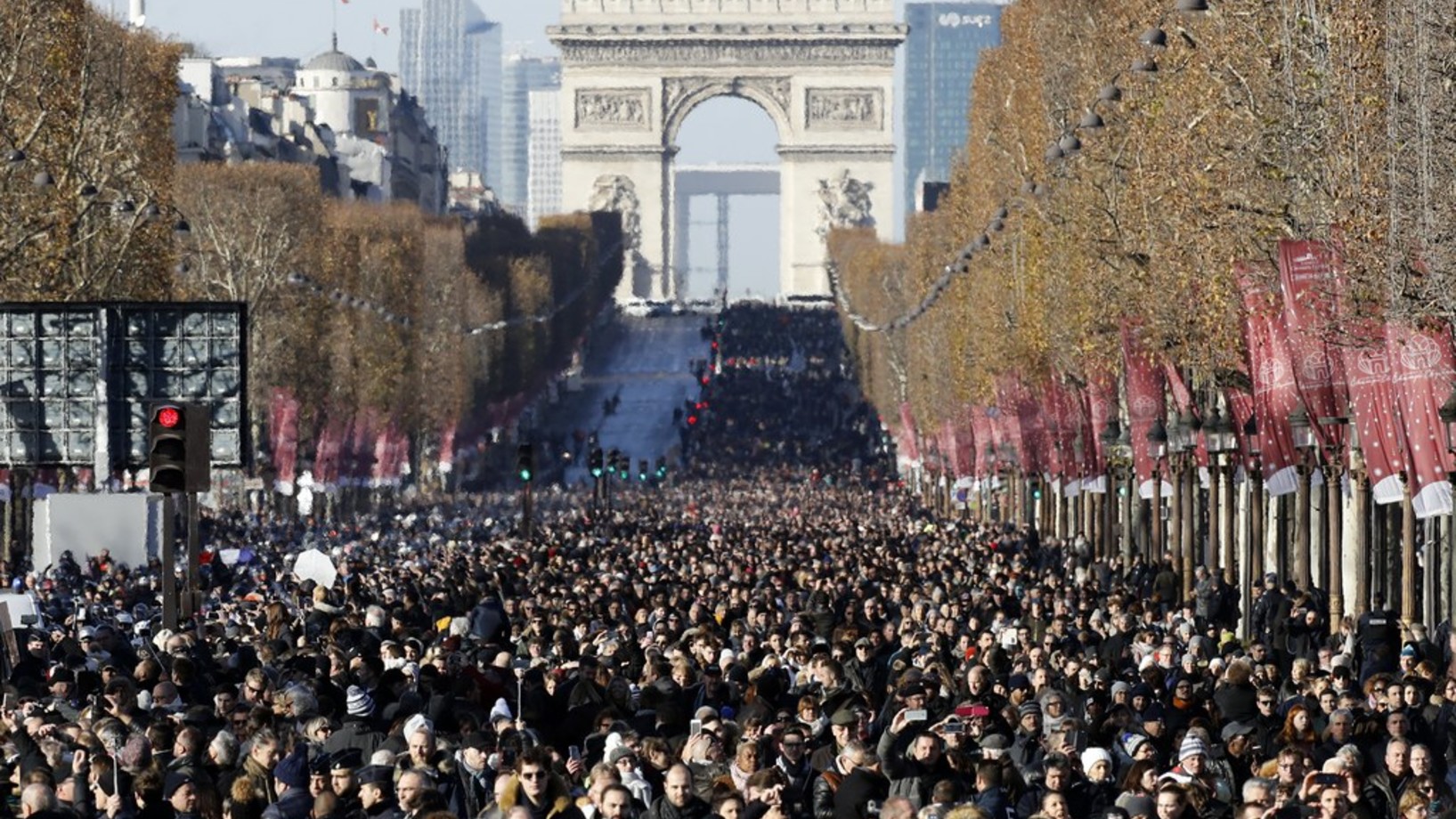 Die Champs-Élysées (Foto: Keystone/EPA/Etienne Laurent)