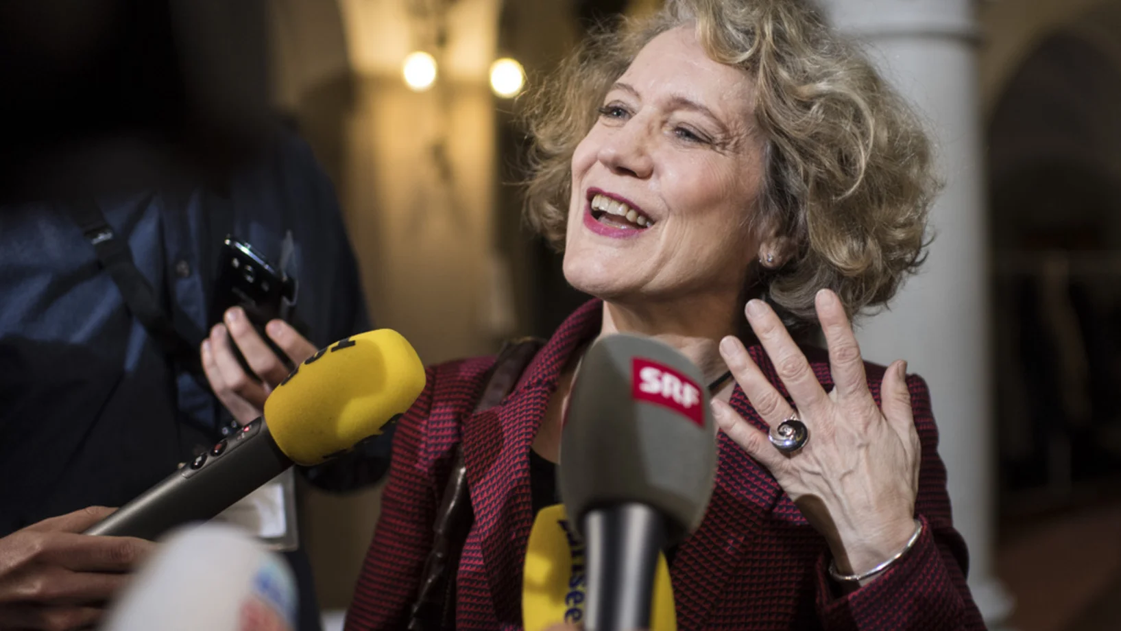 Die Sozialdemokratin Corine Mauch bleibt Zürcher Stadtpräsidentin. Sie machte fast doppelt soviele Stimmen wie ihr freisinniger Herausforderer Filippo Leutenegger. Das Bild zeigt sie am Wahlabend in Zürich (Foto: Keystone/Ennio Leanza)