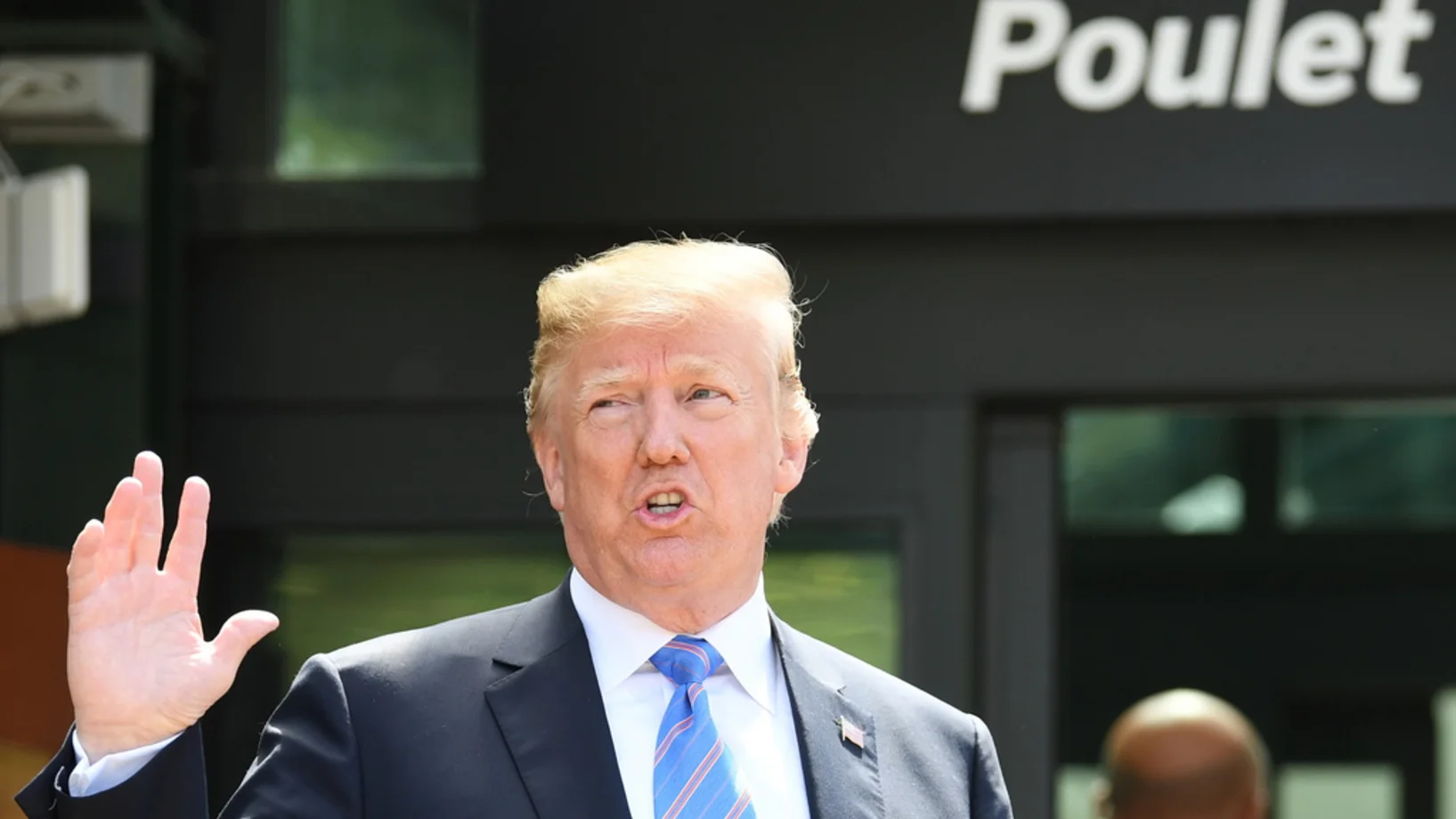 Trump am Samstagabend bei seiner Abreise vom kanadischen La Malbaie nach Singapur (Foto: Keystone/EPA/Neil Hall/Pool)
