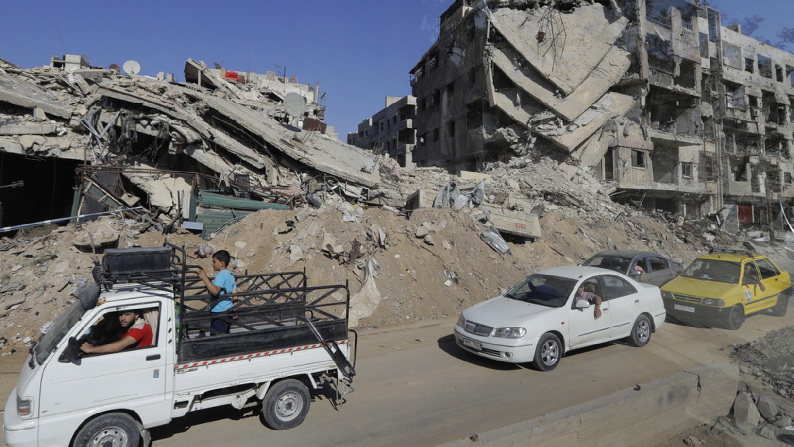 Kein amerikanisches Geld für den Wiederaufbau. Das Bild, aufgenommen am 13. August, zeigt einen Vorort von Damaskus. (Foto: Keystone/AP/Sergei Grits) 