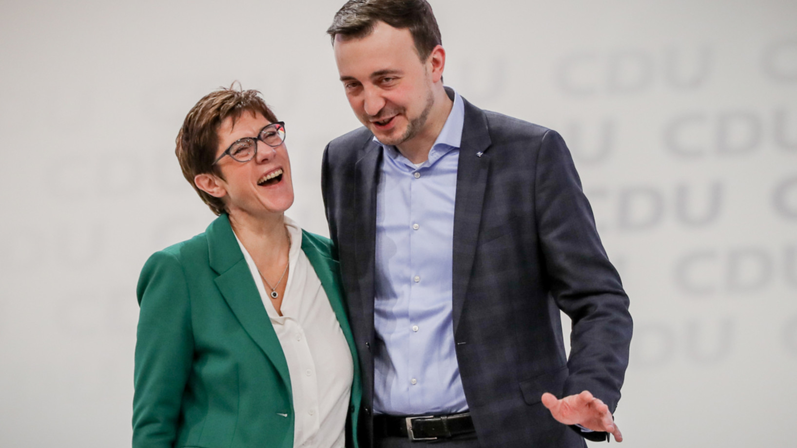 Die neue CDU-Vorsitzende Annegret Kramp-Karrenbauer mit dem neugewählten CDU-Generalsekretär Paul Ziemiak (Foto. Keyston/DPA/Christian Charisius)