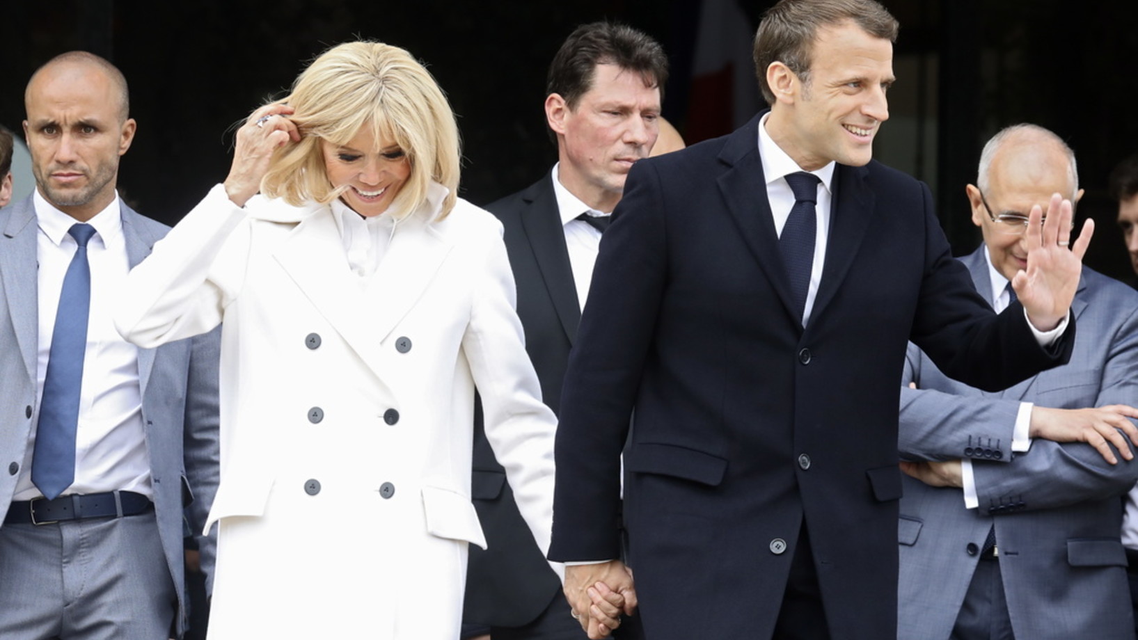 Emmanuel Macron und seine Frau Brigitte bei der Stimmabgabe am Sonntagmorgen in Le Touquet (Foto: Keystone/EPA/Ludovic Marin)