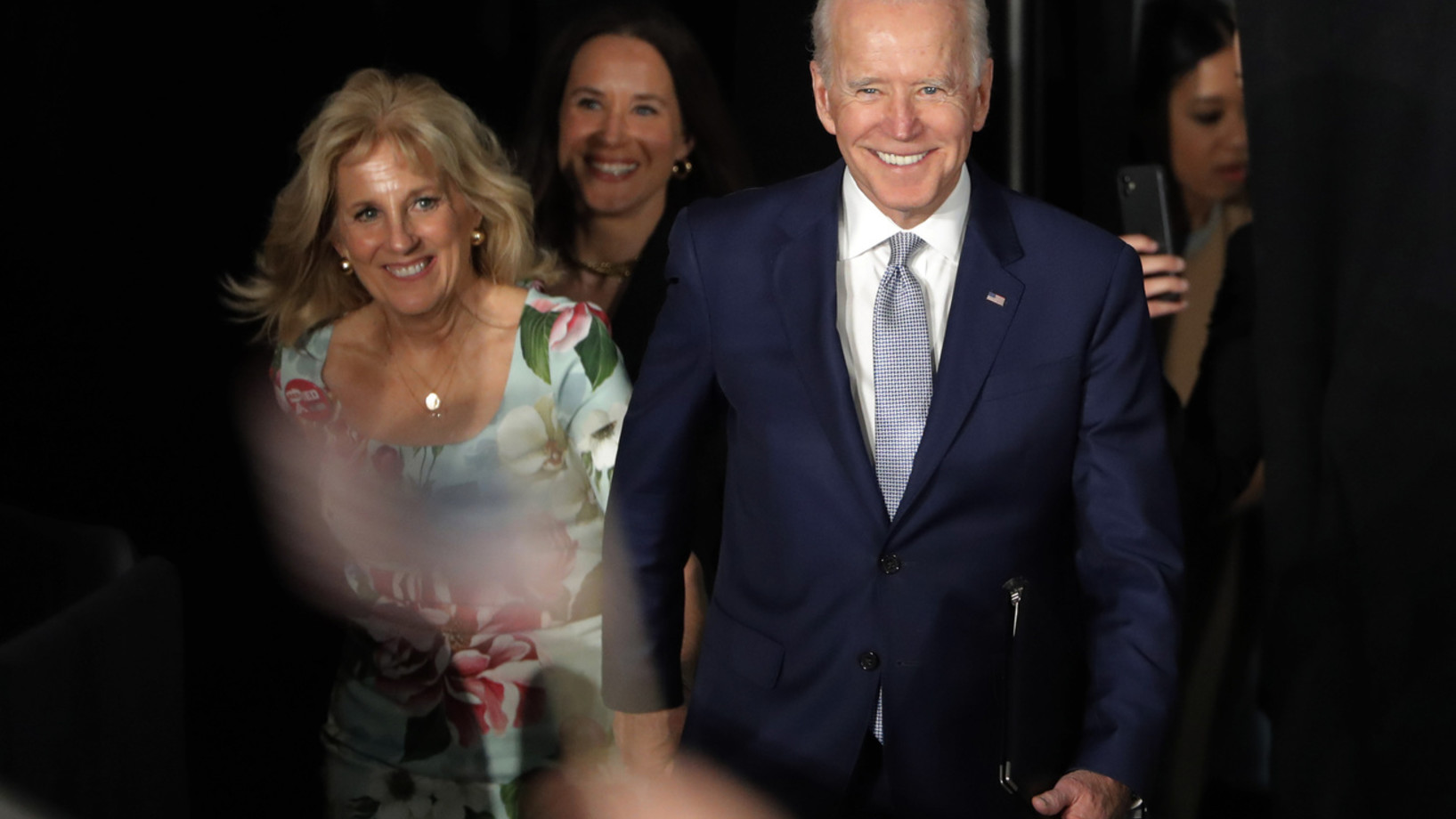 Joe Biden nach seinem Sieg in South Carolina mit seiner Frau Jill Biden (Foto: Keystone/AP/Gerald Herbert)