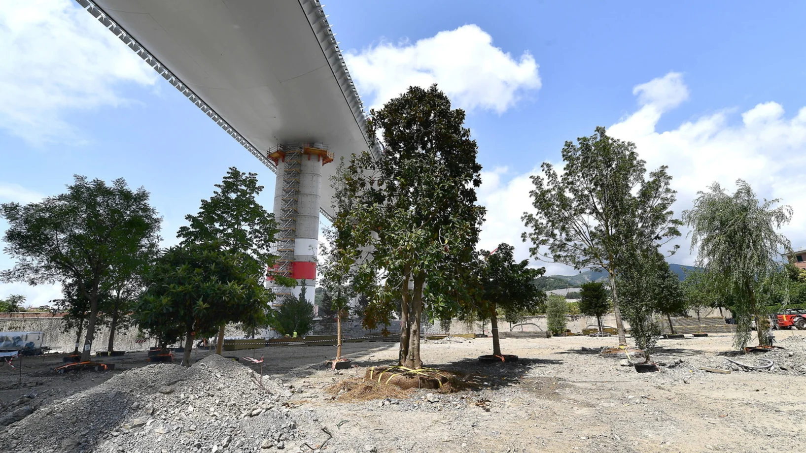 Fast fertig: Die neue Brücke von Genua. Am 1. August wird sie eröffnet. (Foto: Keystone/EPA/Luca Zennaro)