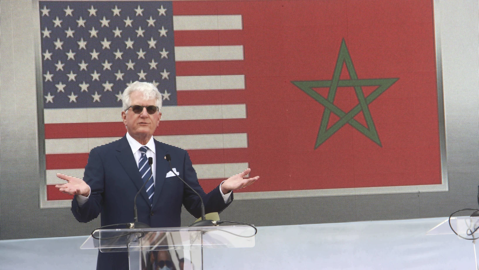 Der amerikanische Botschafter David T. Fischer am Sonntag in Dakhla (Foto: Keystone/AP/Noureddine Abakchou)