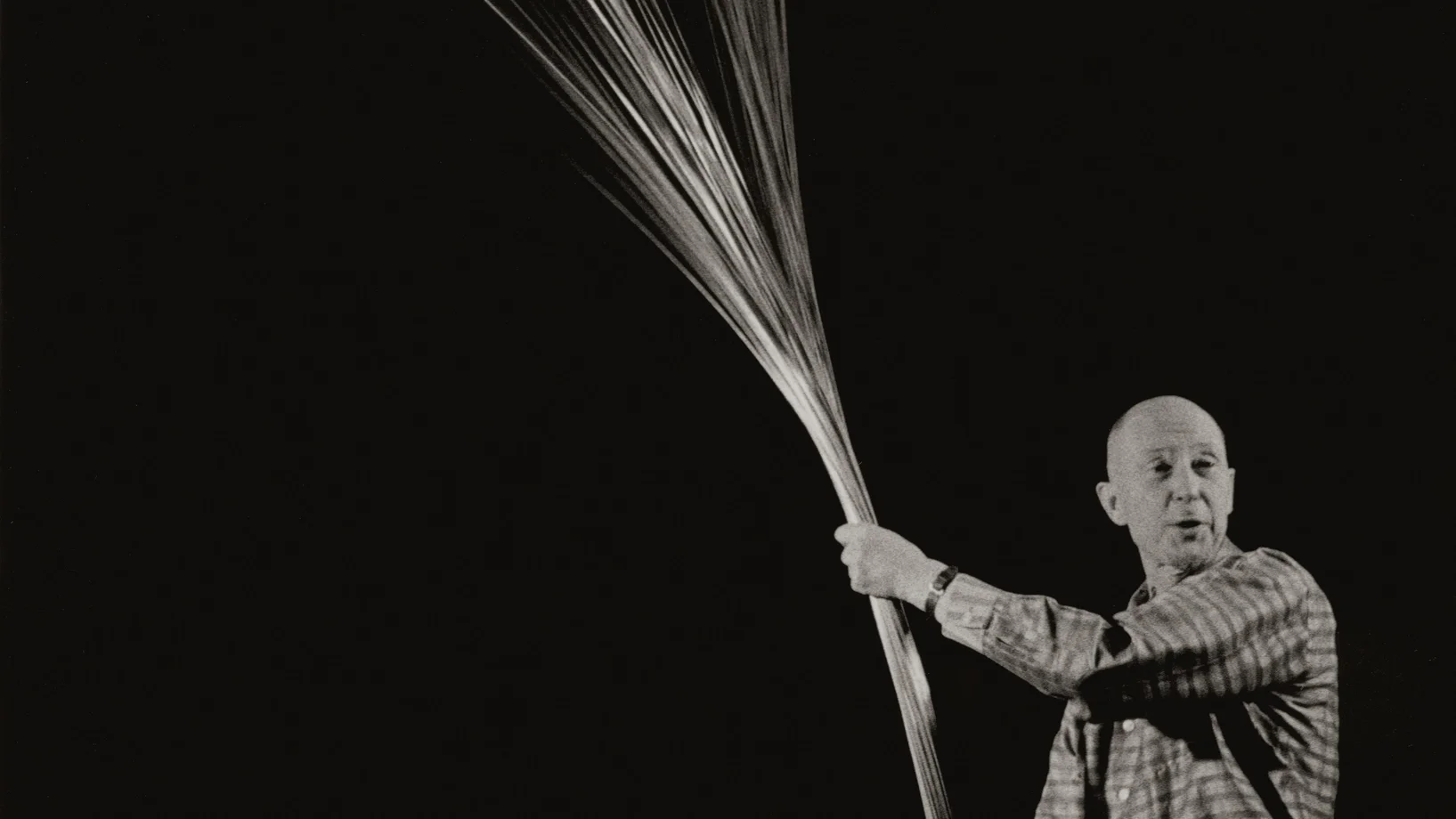 Len Lye mit Fountain, 1959, @Courtesy Len Lye Foundation Archive; Foto: unbekannt