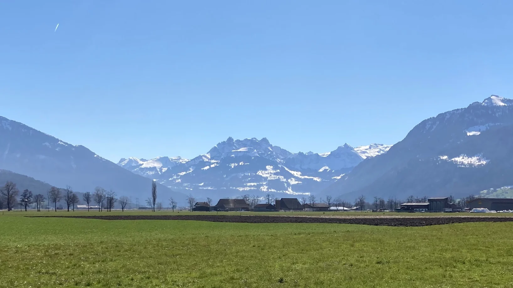 Blick über die Linthebene zum Mürtschenstock (alle Bilder: Dieter Imboden)