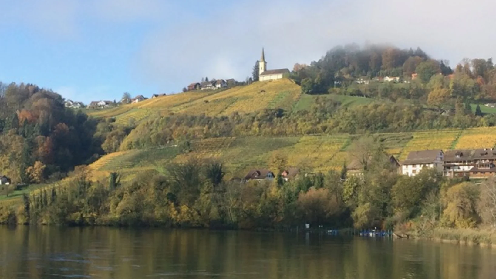 Schifflände Rüdlingen und Kirche von Buchberg (Foto U. Bundi)