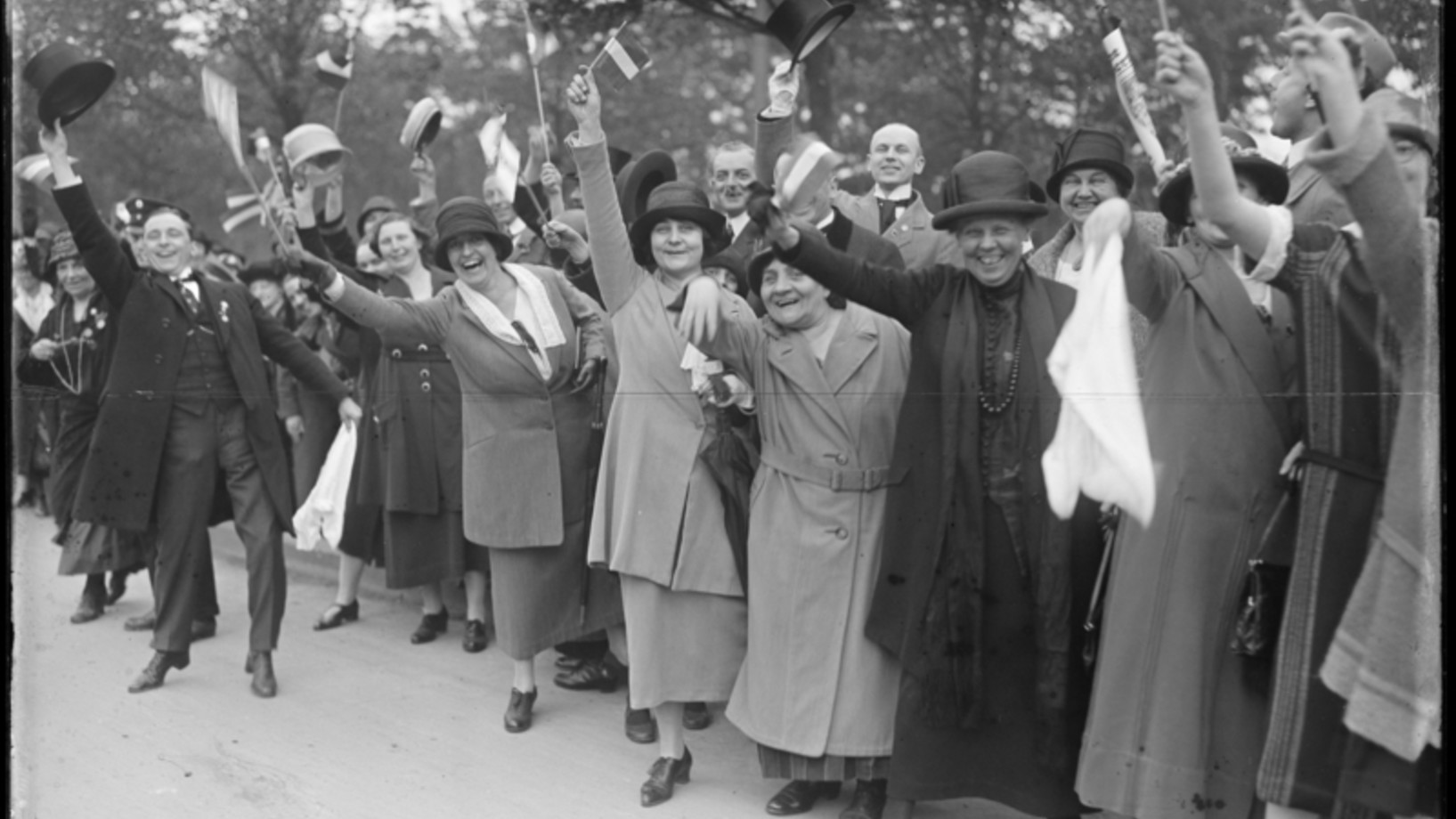 Der Einzug des neuen Reichspräsidenten in Berlin, Ankunft auf dem Bahnhof Heerstrasse, Mai 1925. (Bild: Deutsches Bundesarchiv, Fotograf: Georg Pahl, Bild 102-01400)