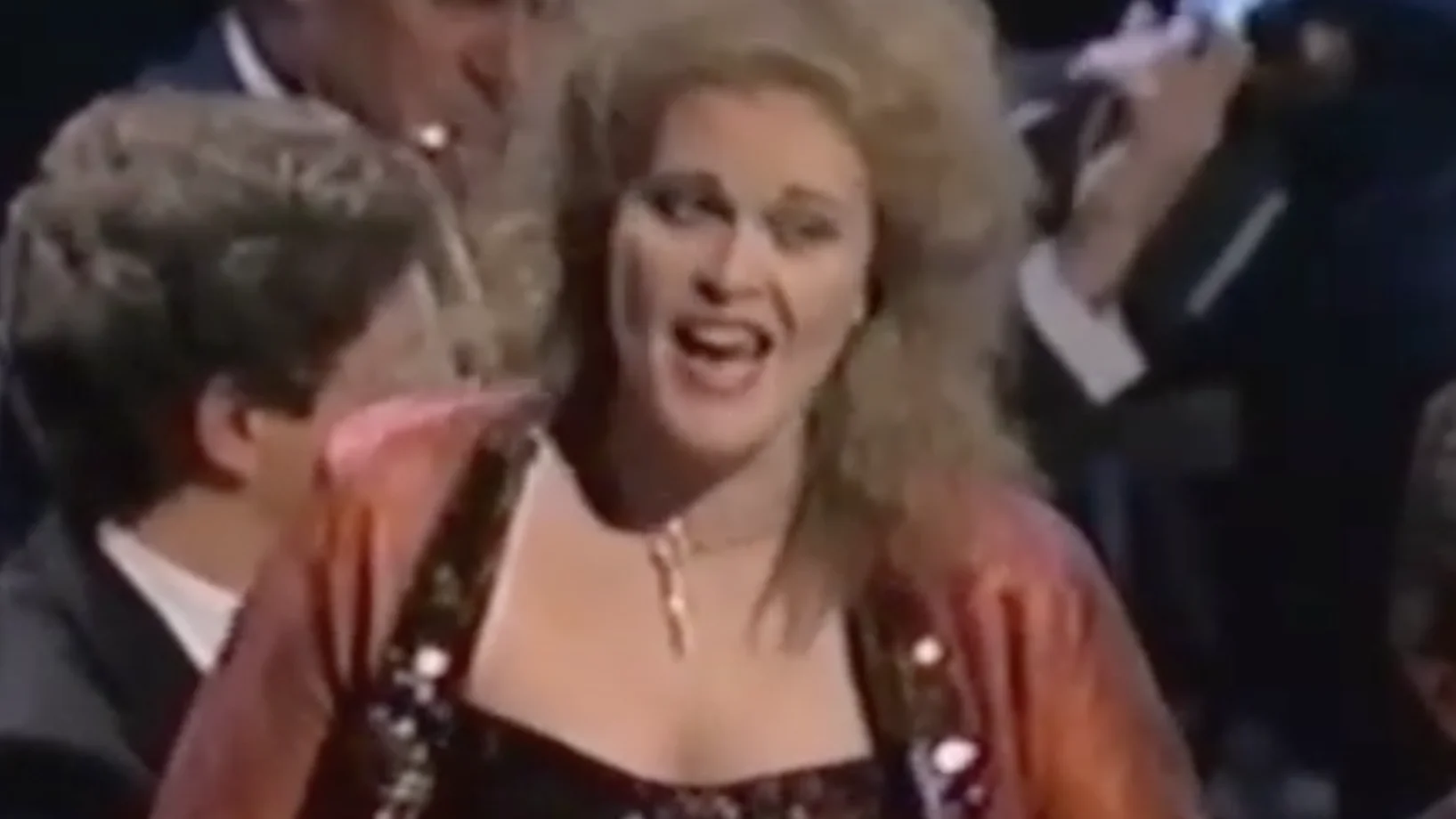 Aufnahme der Konzertfassung von Bernsteins «Candide» 1989 im Londoner Barbican Center mit June Anderson (Video-Still)