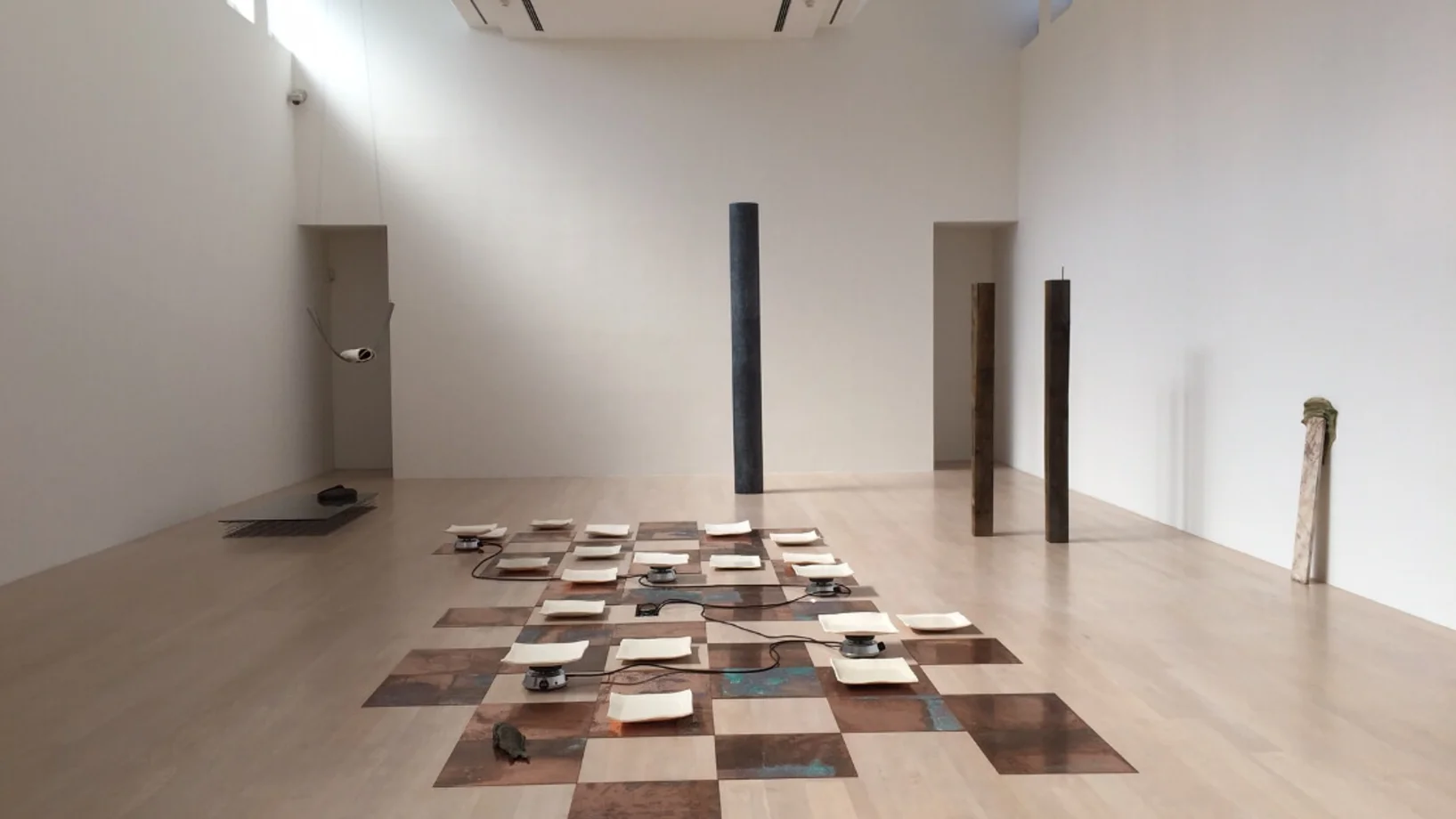 Katinka Bock, Installation in der Ausstellung Made in Germany Drei Kestner-Gesellschaft Hannover, 2017 © Raimund Zaikowski, Berlin