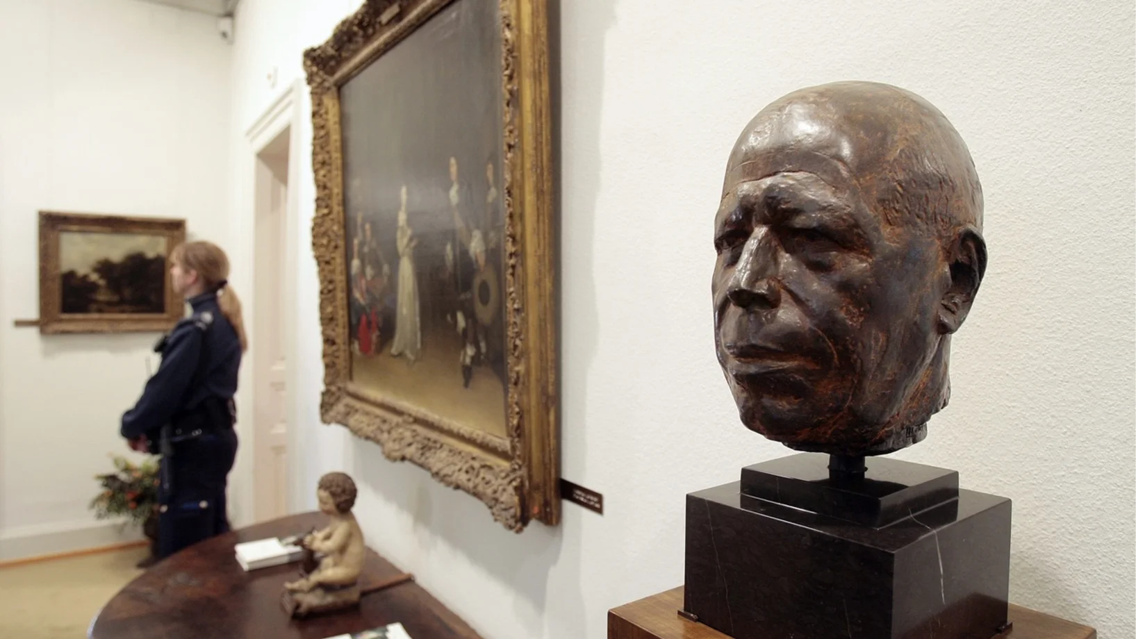 Eine Büste von Emil Georg Bührle, kreiert von Charles Bänninger, in der Eingangshalle des bisherigen Ausstellungshauses der Sammlung Bührle an der Zollikerstrasse in Zürich. (Foto: KEYSTONE/Eddy Risch)