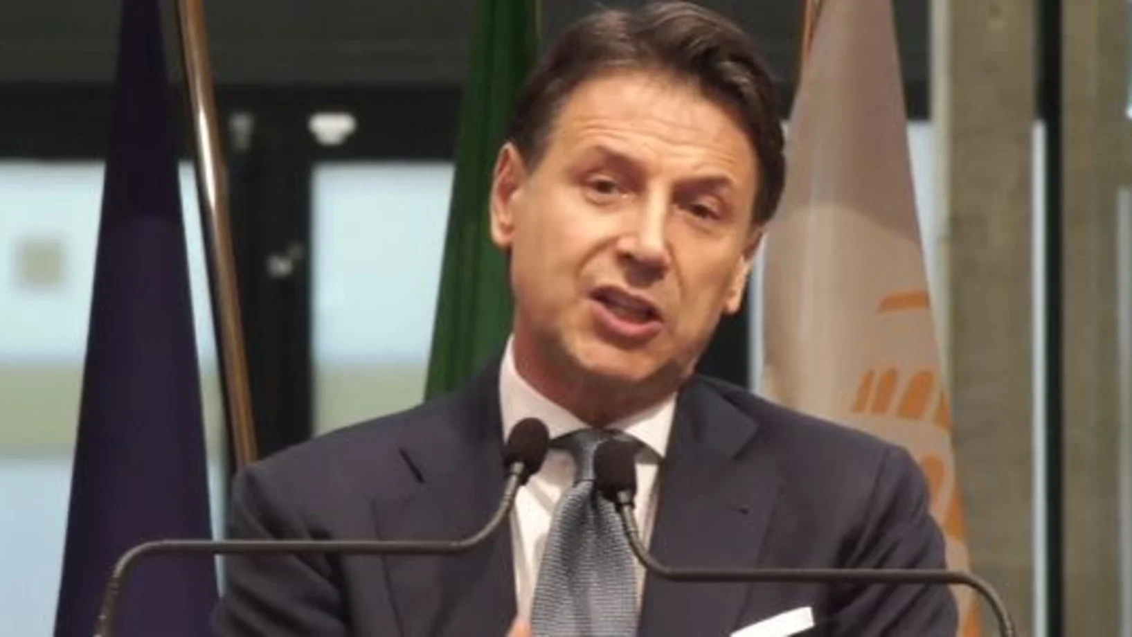 Giuseppe Conte am Montag an der Medienkonferenz in Rom (Foto: Screenshot, Live-Stream)