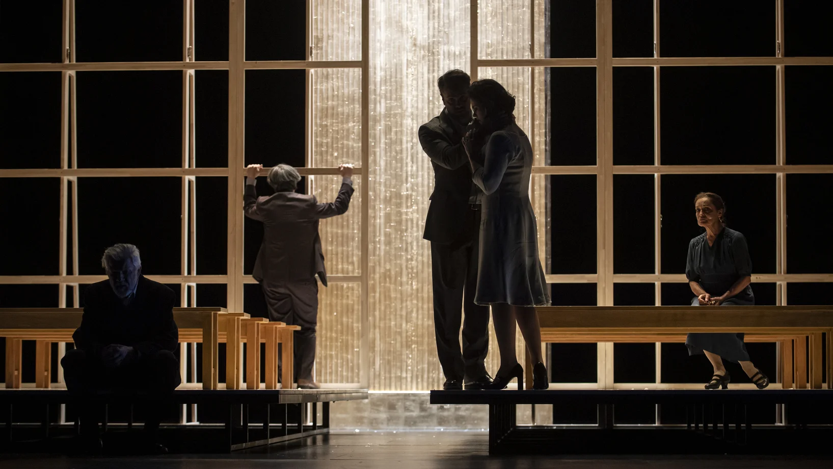 Zweimal die gleichen:  Jung zunächst und als spätere Alte. Foto: Carole Parodi