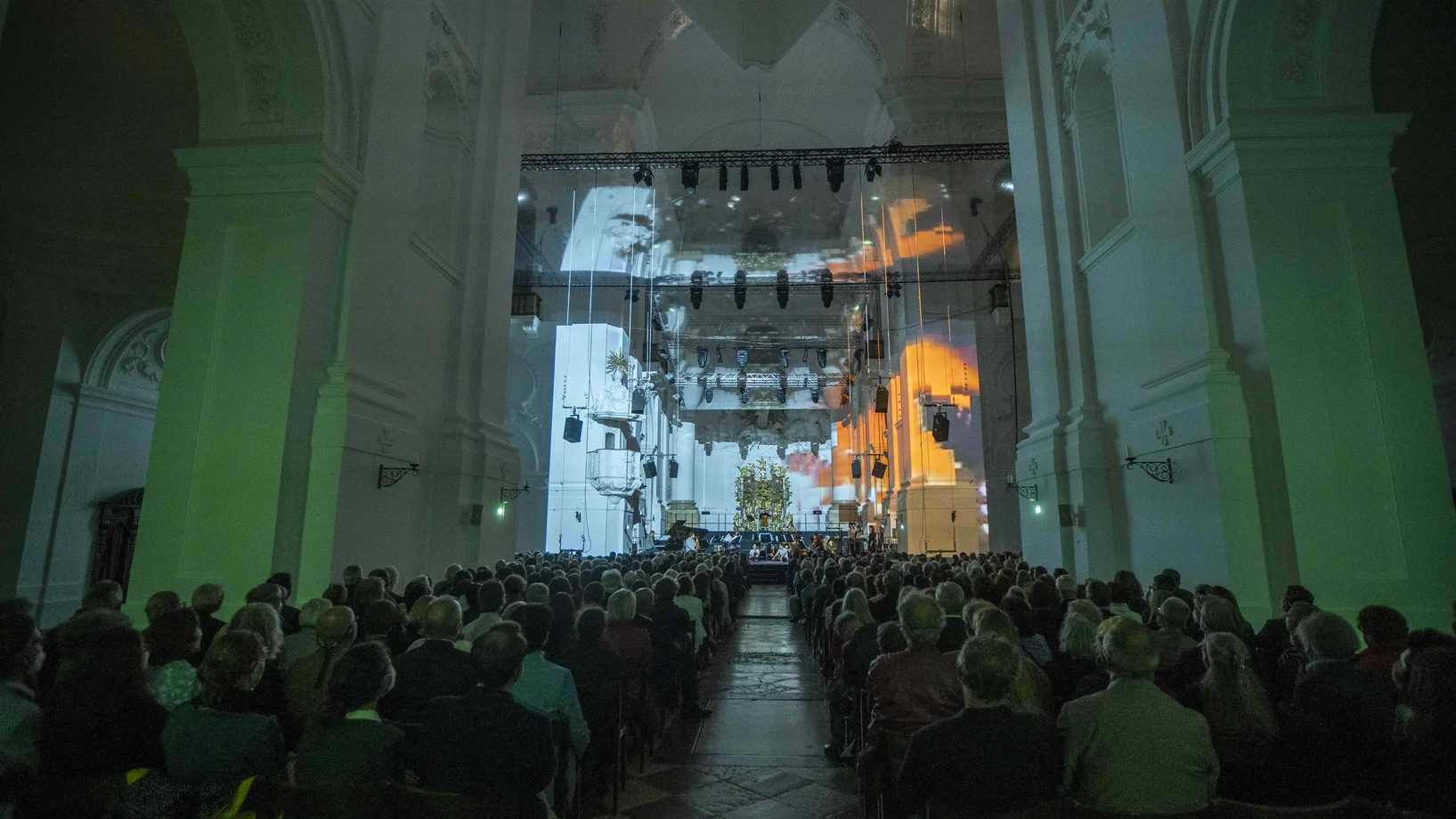 Fremde Klänge in geheimnisvolle Stimmung: «Dies irae»  © Foto SF Marco Borrelli