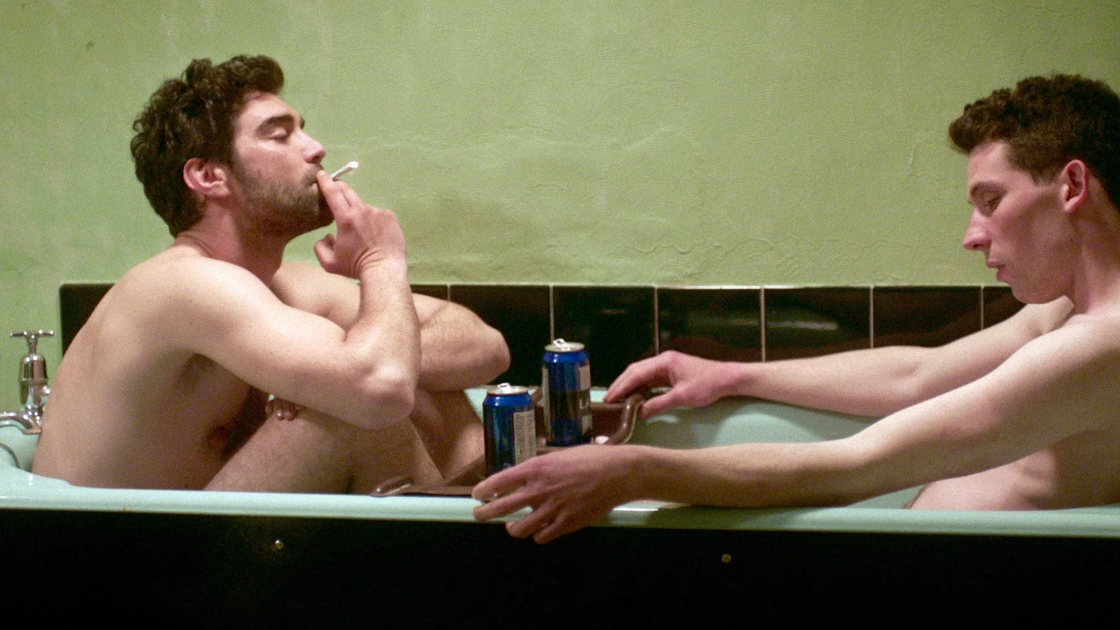 Alec Secăreanu (l) und Josh O’Connor