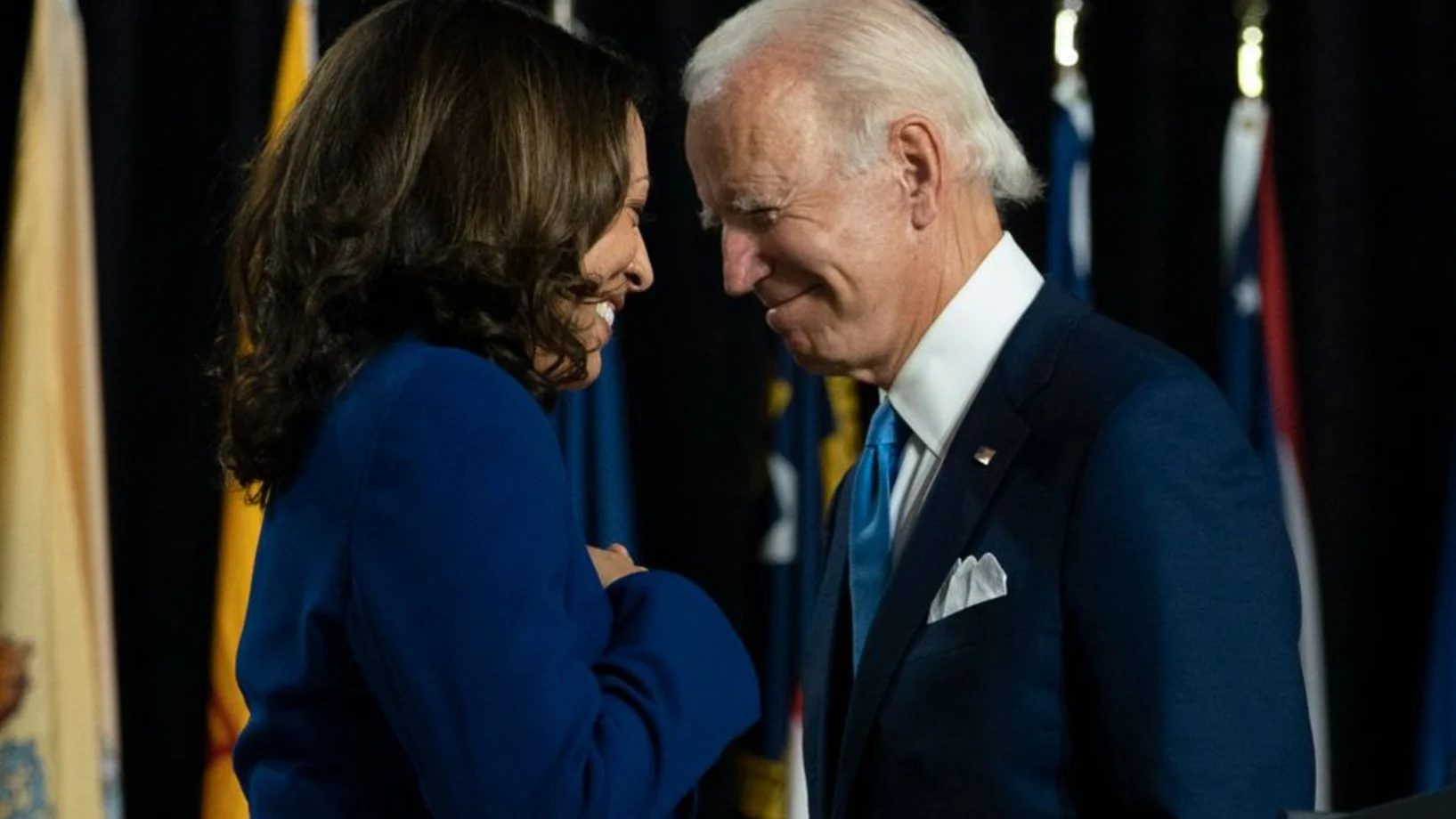 Die Hoffnungsträger: Nach vier chaotischen Trump-Jahren hofft die Welt auf Joe Biden und Kamala Harris. Die beiden versprechen, das Land zu heilen und wieder auf den Weg der Vernunft zu führen. (Foto: Keystone/AP/Carolyn Kaster) 