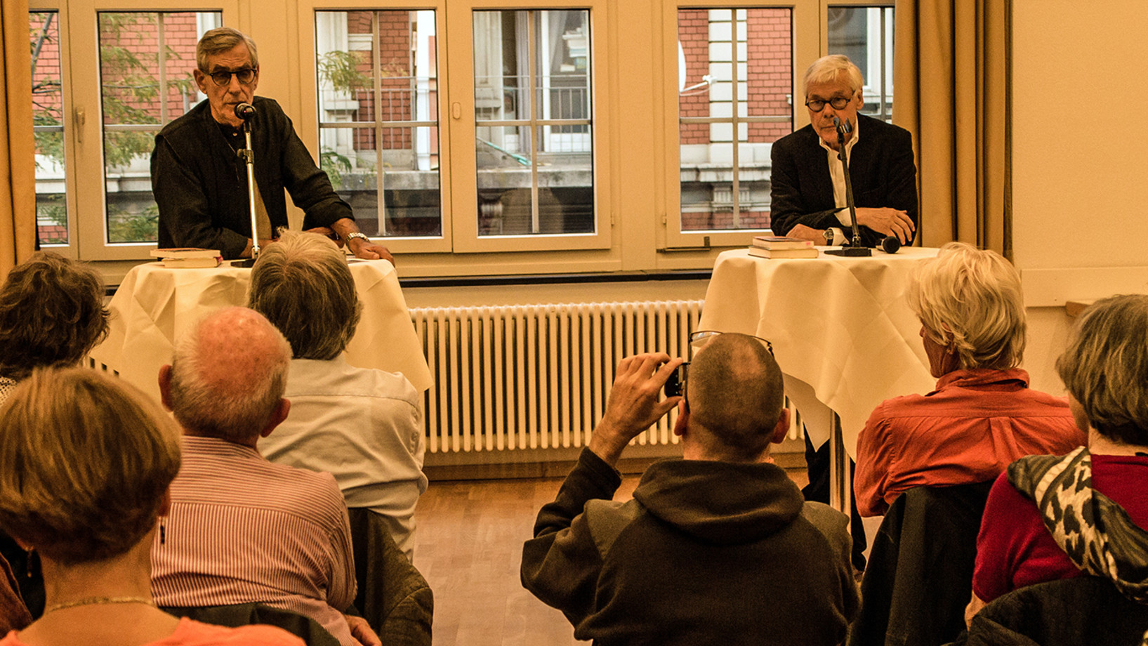 Bernard Imhasly (links) befragt von Reinhard Meier