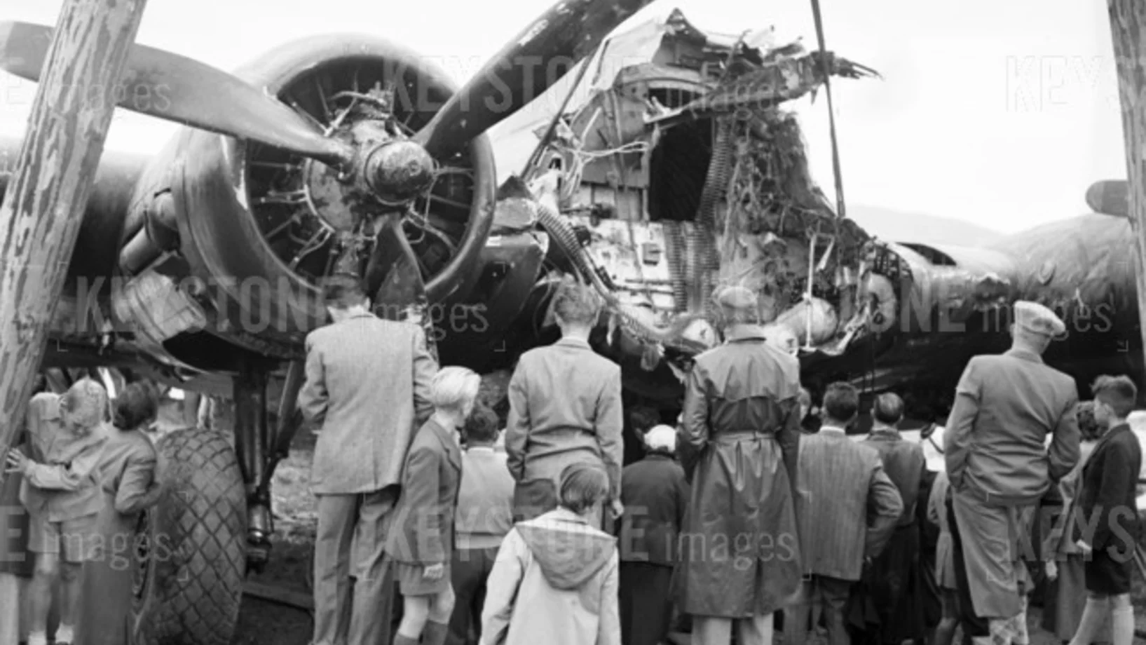 Das Bild zeigt das Wrack nach der Bergung 1952. (Foto: Keystone/Photopress-Archiv/Jules Vogt)