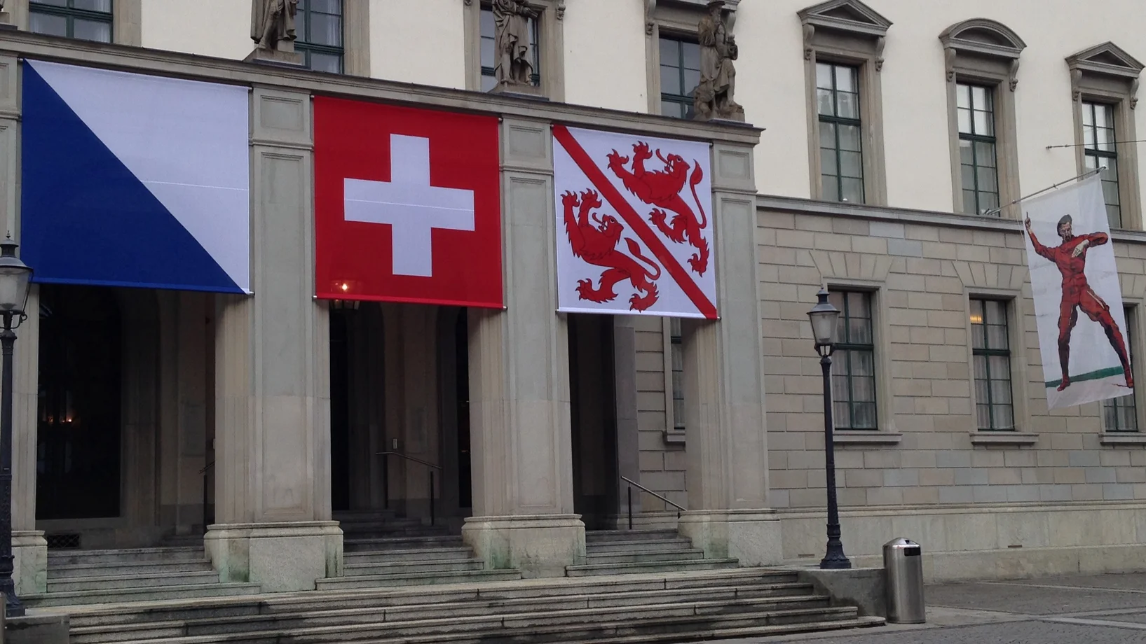 Das Museum Oskar Reinhart in Winterthur hat sich für die Sammlung Christoph Blocher beflaggt. Foto: Journal21.ch