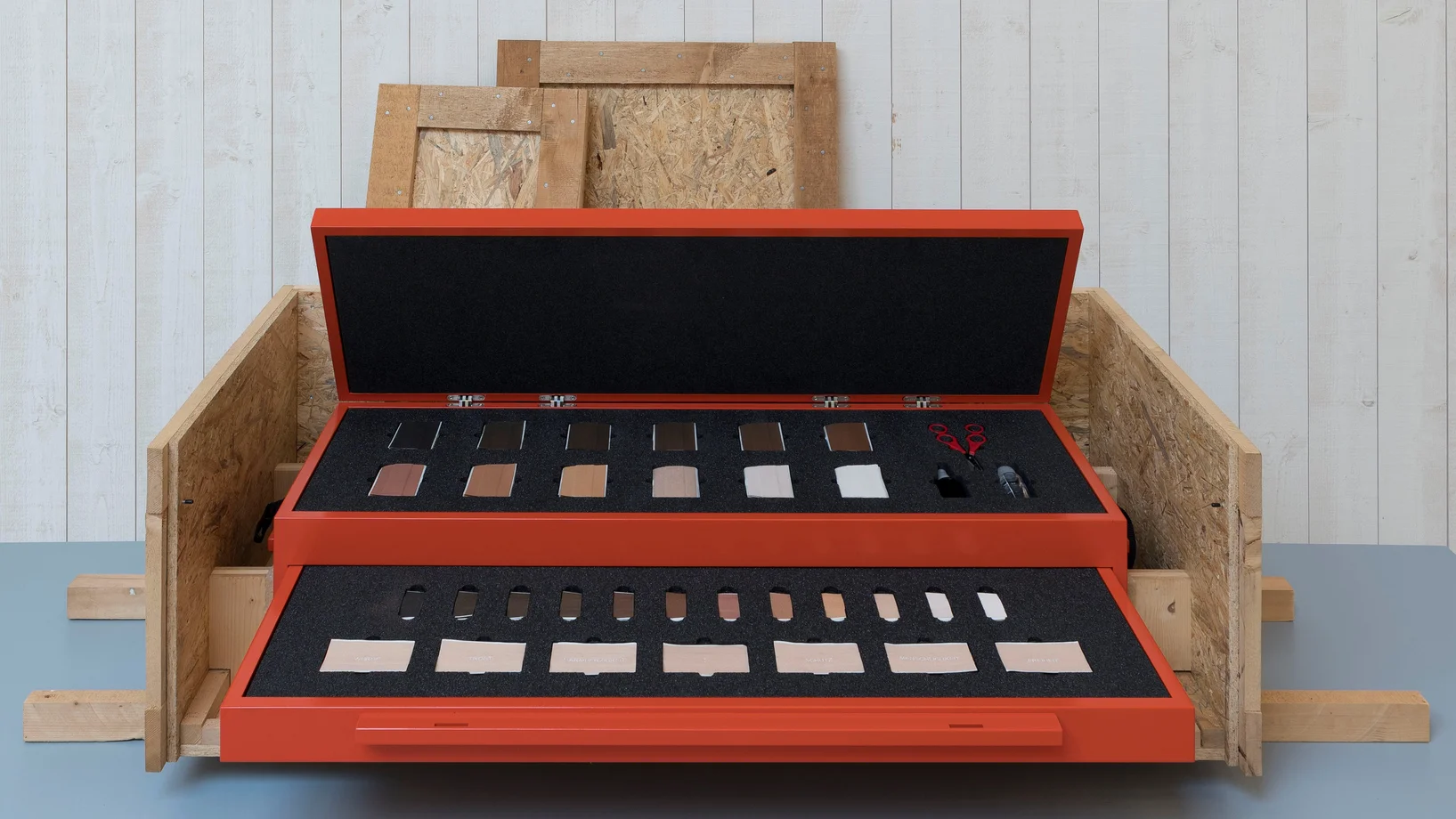 Jos Näpflin: Black Box Box. Objekt, 2020