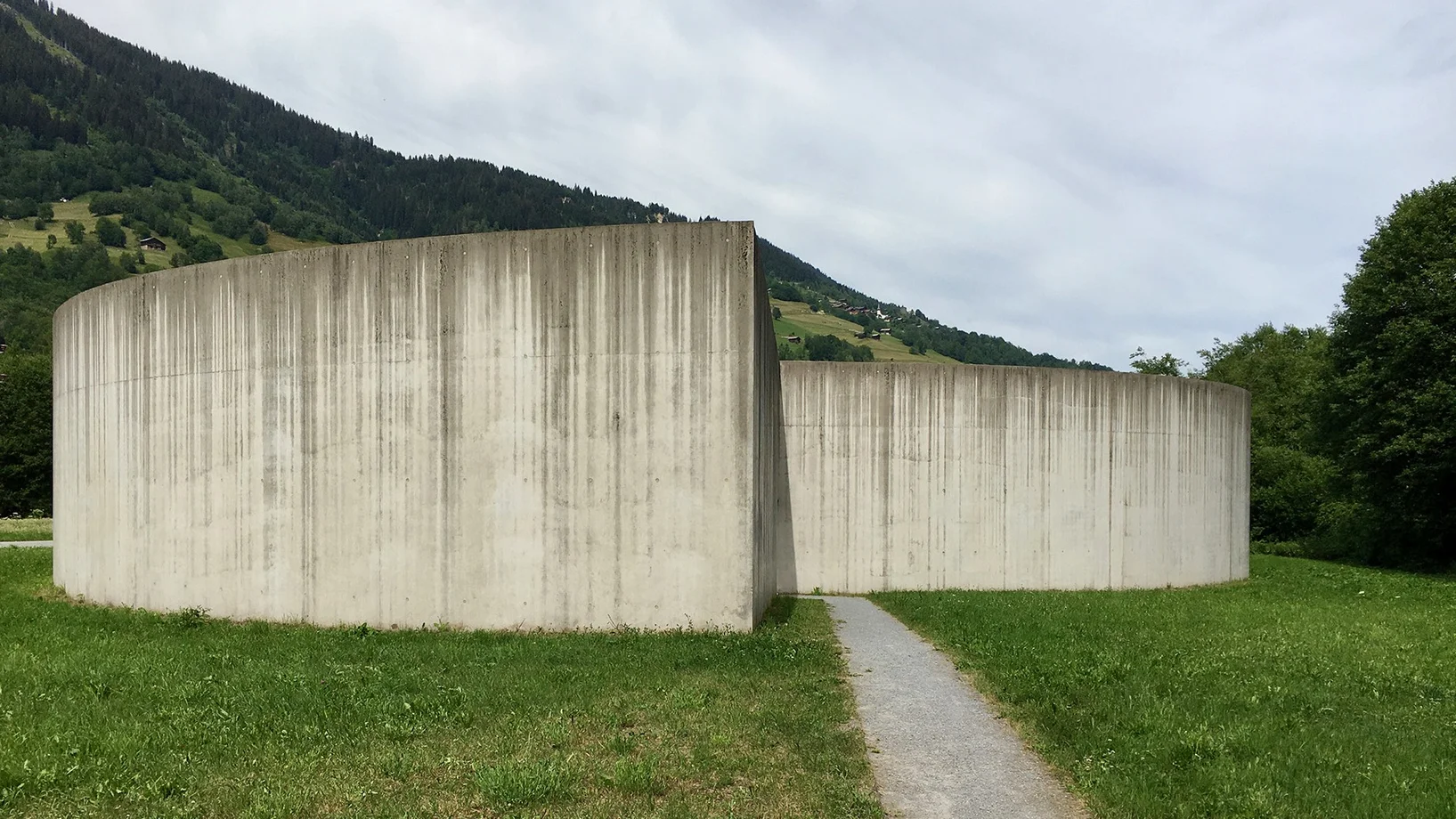 Ogna, aussen (Foto: Fabrizio Brentini)