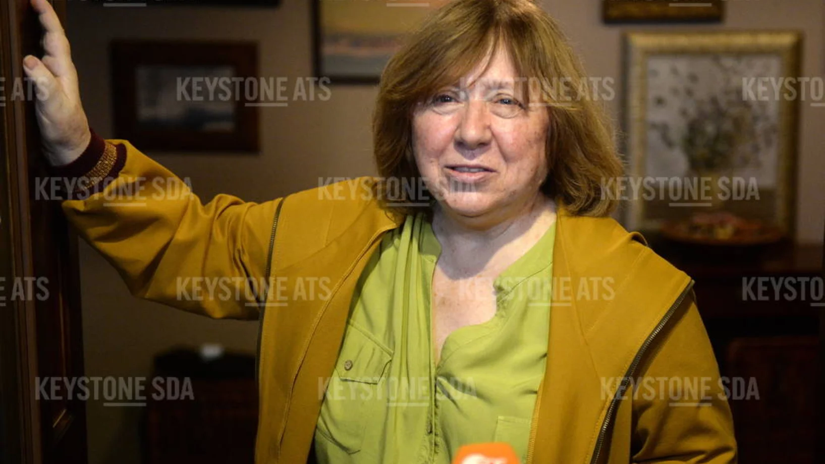 Die Nobelpreisträgerin Swetlana Aleksijewitsch in Minsk am 9. September. (Foto: Keystone)

