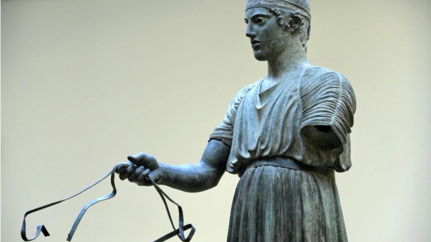 Der Wagenlenker von Delphi (Ausschnitt): Bronzestatue, Höhe: 1.80 m; Museum Delphi