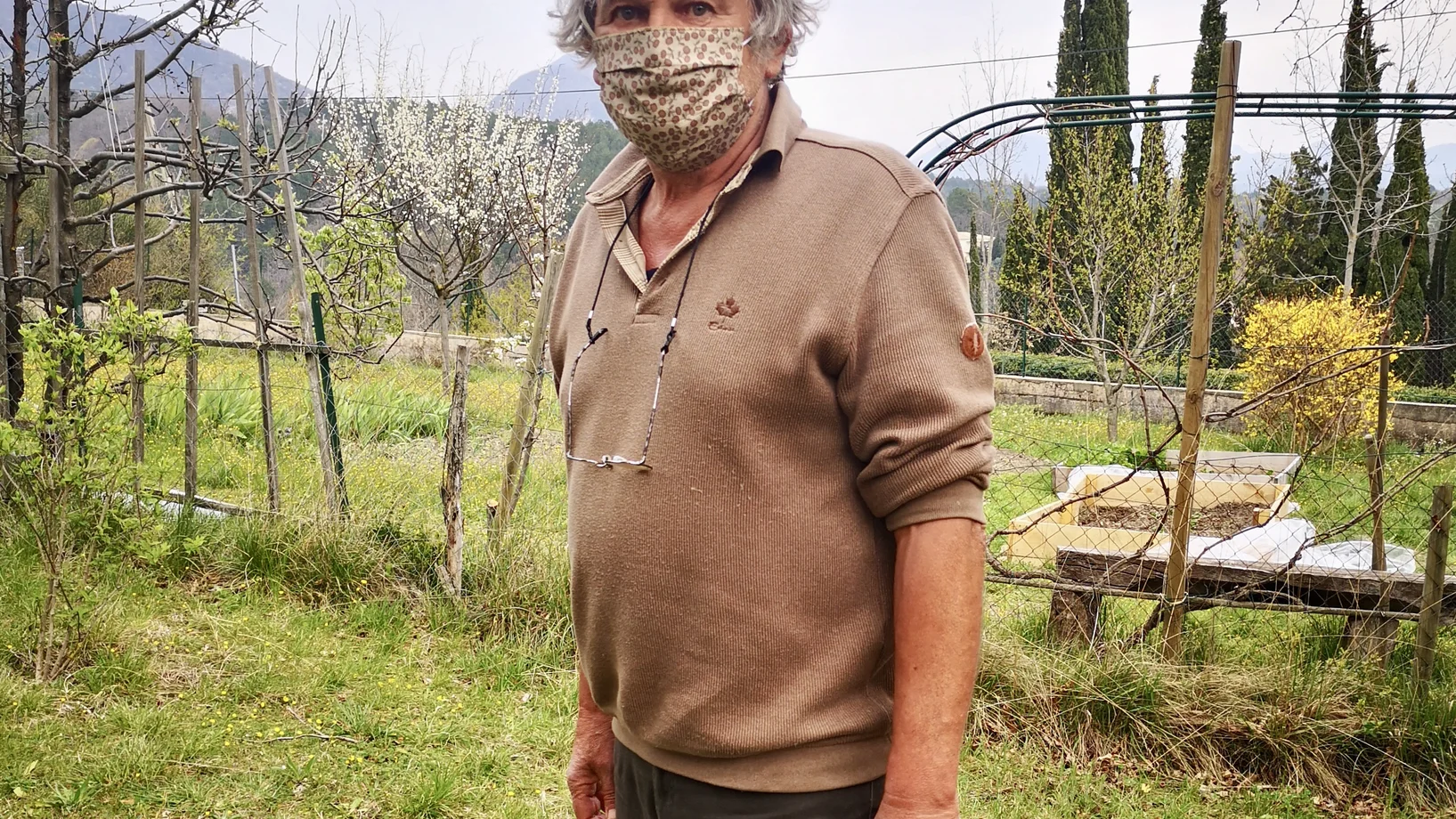 Unser Frankreich-Korrespondent Hans Woller, der normalerweise in Paris lebt, berichtet zurzeit von seinem Zweitwohnsitz aus, der sich im süd-ostfranzösischen Dieulefit (Gott schuf es) befindet. Das Städchen mit gut 3’000 Einwohnern, liegt im Süden des Départements Drôme, östlich von Montélimar und südöstlich von Valence.