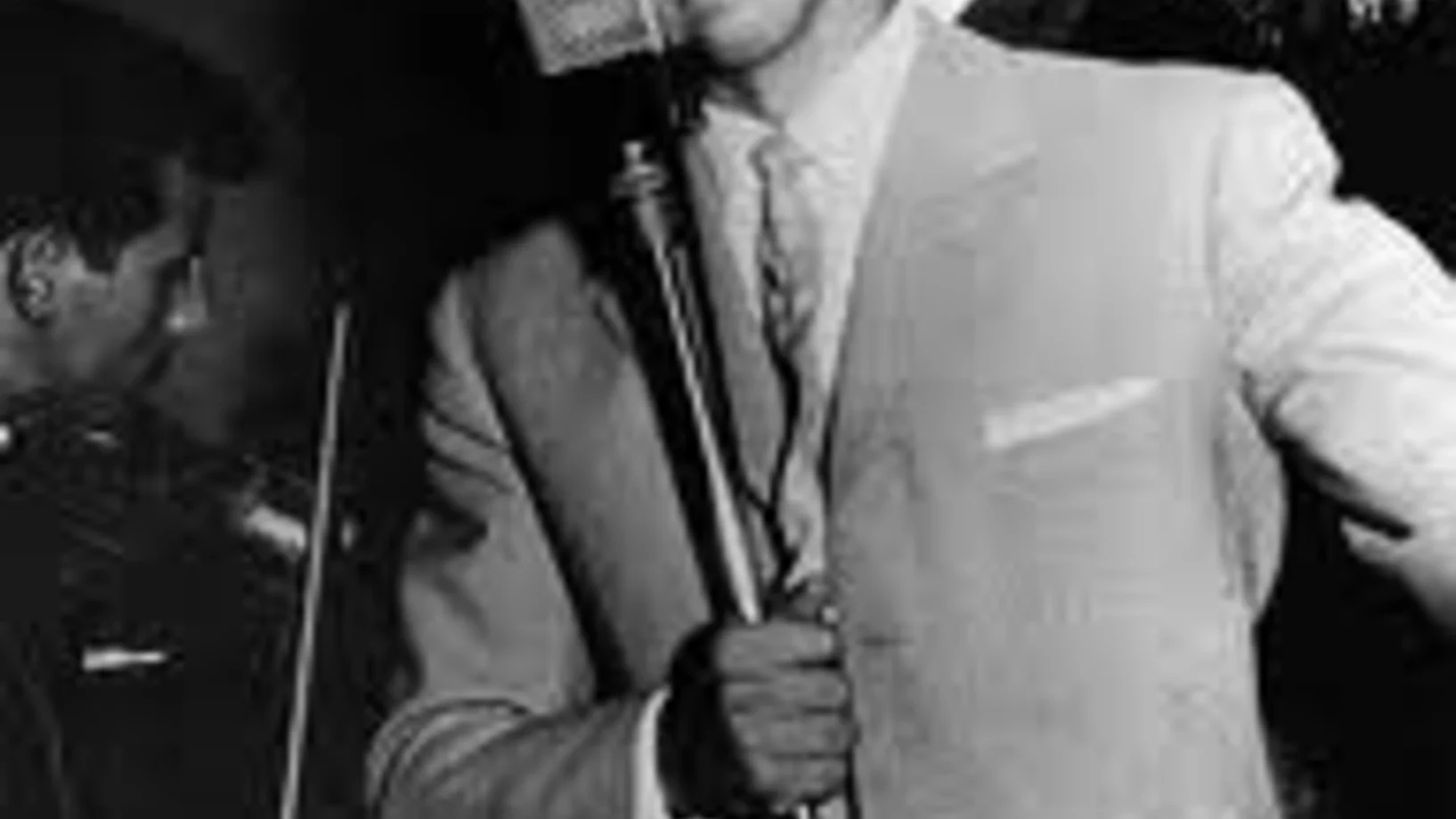 Vor fünfzig Jahren: Neben seinem Jura-Studium arbeitete Silvio Berlusconi als Sänger auf Kreuzfahrtschiffen und in Nachtklubs. Er verkaufte auch Staubsauger.